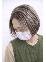 ウル(ulu)&nbsp;ハイライト　名東区　ショート　レイヤー　ボブ　白髪ぼかし