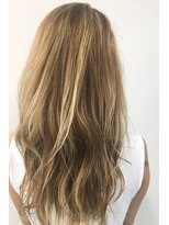 ノラ シンディ(NORA CYNDY)&nbsp;ホワイトベージュハイライトカラー☆