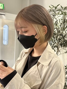 シー(thee) ほんのりイエロー×ミルクティーベージュ