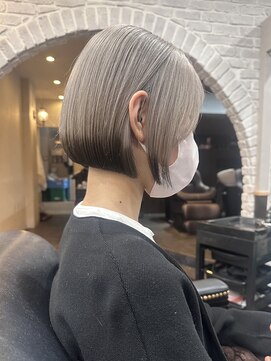 ルクスバイアフィナー(Luxo by Afinar) ホワイトシルバー/裾カラーグラデーションカラーブラックボブ