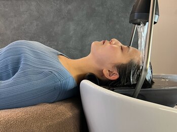 ジパング 押上店(Zipangu)の写真/*頭浸浴*で癒し時間◎頭皮から血行を促進し、健康的な艶髪に導く極上ヘッドスパで極上のリラックスタイム♪