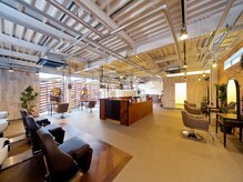 ヴォーレヴ(BEAUreve)の雰囲気（店内は広々とした空間、駐車場も広めです！）