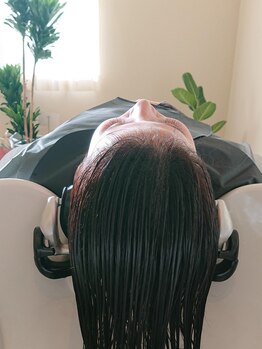 イトヘアー(i_to hair)の写真/完全フルフラットなYUMEスイートのシャンプー台とmarbbのマイクロナノバブルで極上のヘアケアタイムを体感!
