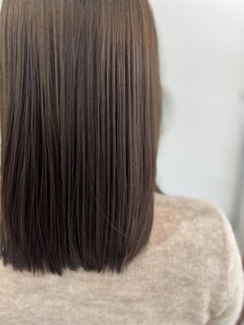 ペイジヘアー(paige hair) 明るめオリーブベージュ鎖骨ボブ