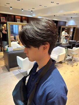 アルム オモテサンドウ(ALLM omotesando) 韓国風カルマパーマ メンズ韓国ヘア メンズカット 原宿 表参道