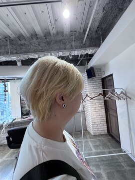 エイトセカンド 新宿三丁目店(EIGHT second) ショートブロンド