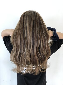 ブランシェ JR勝川駅前店 白髪ぼかしの3Dハイライト☆