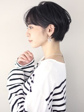サーカス バイ ビュートリアム 青山(CIRCUS by BEAUTRIUM) 小顔 黒髪 パーマショート 暗髪 前髪あり 耳かけショート
