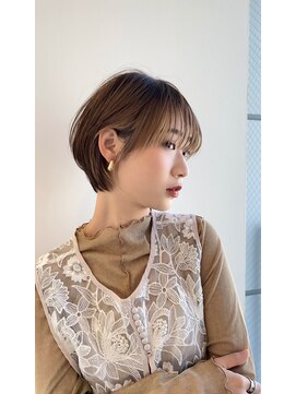 イヴォークトーキョーオーサカ(EVOKE TOKYO osaka) マッシュショート 耳かけ 丸み フェイスフレーミング カラー