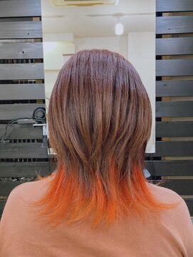 イコール(EQUAL) ウルフカット、インナーカラー、オレンジ、ダブルカラー