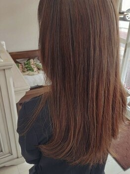 【切れ毛・パサつき・くせ毛・艶】でお悩みの女性に。サロンケアで指通りなめらかな美髪に導く♪