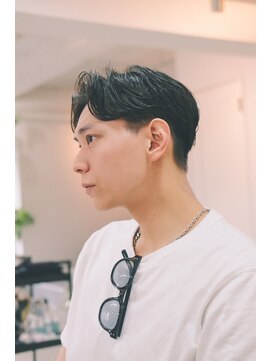 フェイヴィーズ(FavyS) ツーブロックセンターパート ニュアンスパーマ メンズヘア  大阪