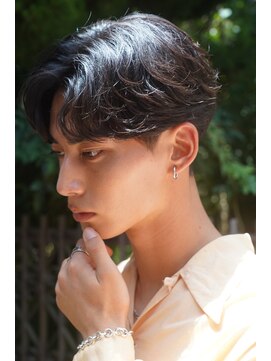 レタッチ バイ フィフス 天神大名(RETOUCH by fifth) ニュアンスパーマセンターパート毛流れパーマメンズヘア波巻き