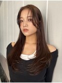 ロングヘアのローレイヤーカットで大人っぽい印象に