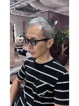 ウノプリールヴァモス(unopulir Vamos) イケおじ短髪七三分け