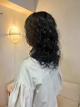 タヴィ(Tavi) くせ毛パーマのこなれヘア/パーマ/フェイスレイヤー/パーマヘア