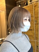 コモレビ(komorebi)&nbsp;【八田瞳】レイヤーボブ×デザインホワイトベージュ