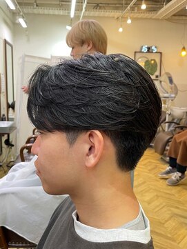 レボルトヘアー(R EVOLUT hair) MEN’S HAIR/波巻きツイストスパイラル/リバースセンターパート