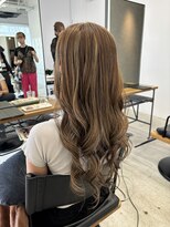 テラス トヨタ(Telasu Toyota) 海外ガール風ハイライトとハイトーンベージュカラー◎