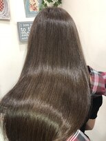 プラウド&nbsp;髪質改善カラーでロングスタイルがサラサラ