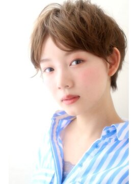 アイビー(Ivy) 骨格矯正カットで、おしゃれなセンターパートショート