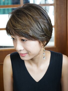 ウィーク 梅田(UiiC) ハイライト透明感◆柔らかくびれショート