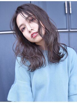 ラダ(Lada) 外国人風　 ブルーグレージュ フラッフィウェーブ 20代3代40代
