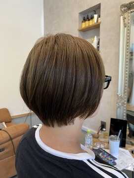 アノニム(Anonyme) ショートボブ×ハイ透明感カラー