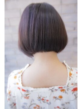 エアービジュー(Air Bijou) 大人　前下がりショートボブ