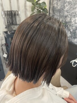 ニーゼロゼロナナ(2007) 切りっぱなしボブ