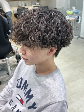 レタッチ バイ フィフス 天神大名(RETOUCH by fifth) 波巻きスパイラルパーマツイストパーママッシュメンズパーマ束感