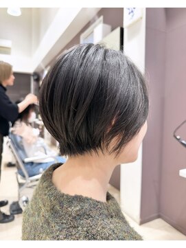 ワイボンドヘアー(Y bond hair) うなじ美人×ショート