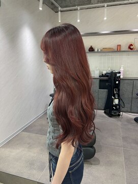 トーン(tone) ブリーチなしチェリーレッド×ミディアムレイヤーヘア