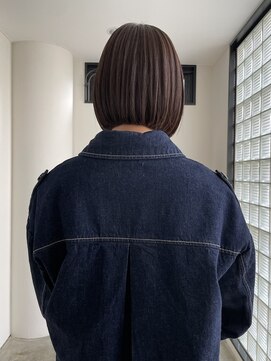 エイチ(811) パールベージュヘアタッセルボブハイライトサイド団子セミロング