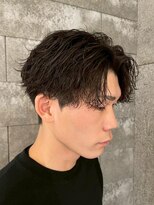 ニアウ 新宿(Niau)&nbsp;MEN’S/リバースセンターパート/ニュアンスパーマ/新宿