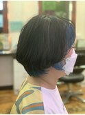 グリーンブルーのインナーカラーボブ