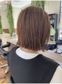 ぱつっと前下がりボブ
