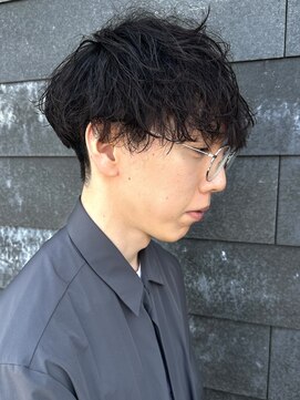 ヒュイル バイ ニアウ(Hwyl by Niau) メンズマッシュパーマニュアンスパーマスパイラルパーマ刈り上げ