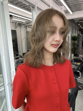 イル 天神大名店(ill) 柔らかいベージュカラー