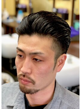 キングズバーバーショップ ツービッツ(King's Barbershop 2-bits) ツーブロック　アップバング