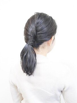 ナツヤ(NATSUYA) 簡単ポニーテールのゴム隠し