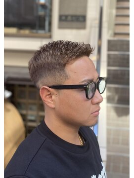 ドルクス 日本橋(Dorcus) 日本橋　眉毛サロン　カラー　フェード　シェービング