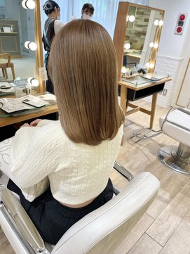 ネオリーブ チロル 横浜西口店(Neolive CiroL.) ミルクティーカラー 柔らかベージュ ハイトーン ブリーチ