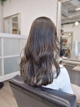 プレジール (Plaisir) 30代40代50代60代ロング 明るい白髪染めでグレージュアッシュ