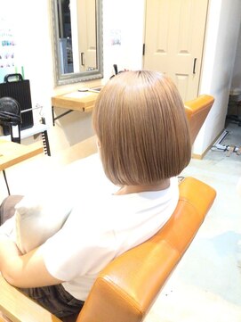 リコ ヘアー メイク 海老名店(Lico hair make) ミルクティーベージュ/ホワイトブロンド/ミニボブ