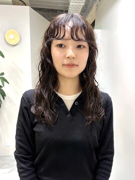 クル(k u r u) 伸ばした髪の毛に念願のパーマ