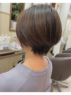 コアフィールフィス(COIFFURE fils) 《見附 今町》丸みシルエット くびれショート