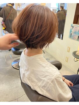 ヒカリス 東三国(HIKARIS) ハイライト大人可愛いショートボブ