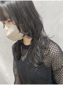 黒髪フェザーミディアムウルフ