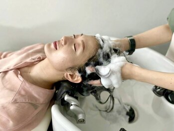 マイン ヘアー クリニック(main hair Clinic)の写真/頭皮を健康に保ちながら、艶のある髪へ♪半個室の落ち着いた空間で、癒しの時間をお約束します◎